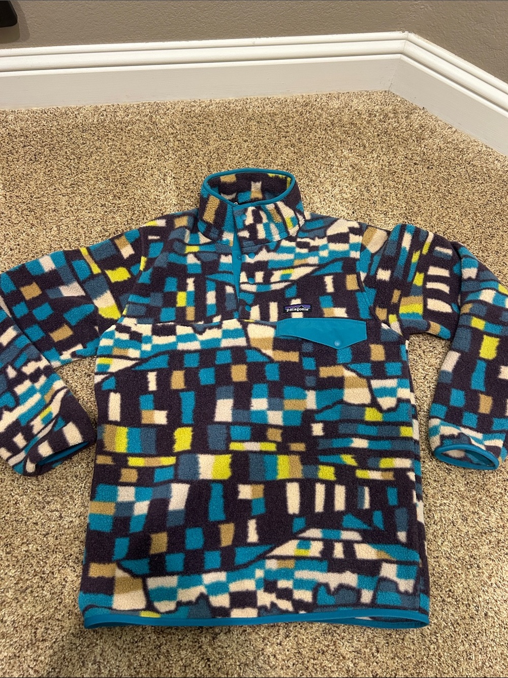 Patagonia Men’s Blue Teal Geo-Pattern Zip Fleece